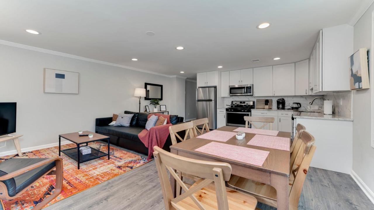 Stylish 3Br 3Ba Colonial House By Cozysuites アレクサンドリア エクステリア 写真