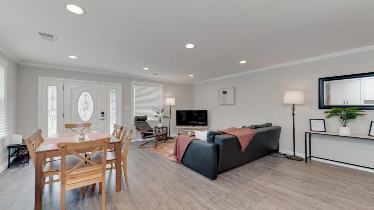 Stylish 3Br 3Ba Colonial House By Cozysuites アレクサンドリア エクステリア 写真