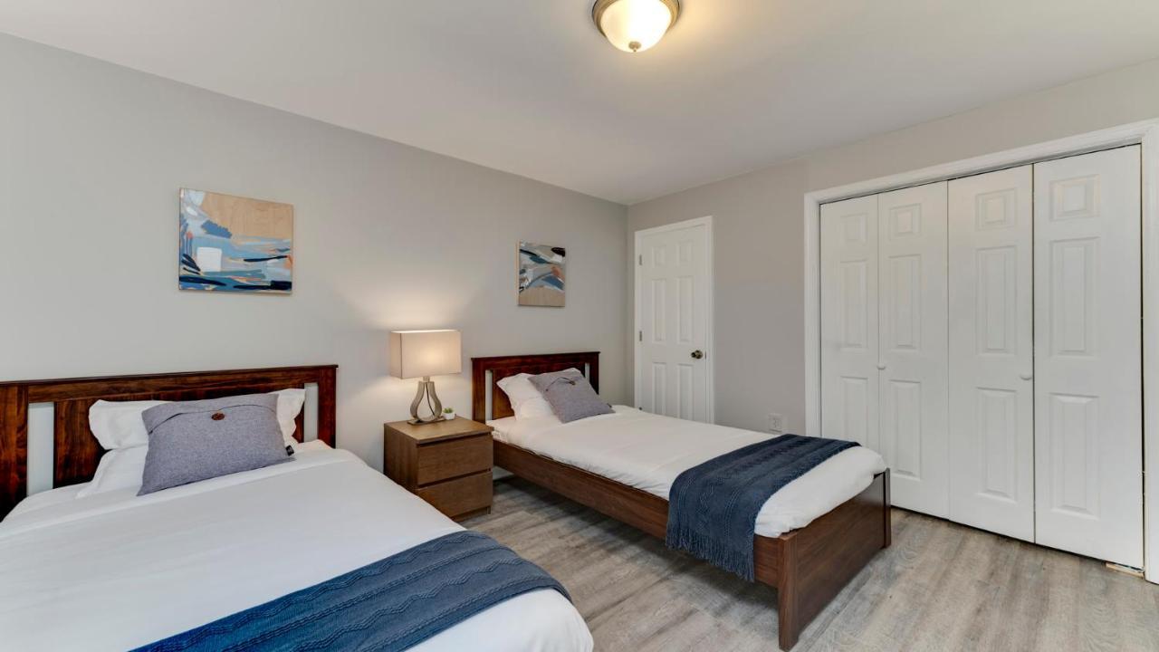Stylish 3Br 3Ba Colonial House By Cozysuites アレクサンドリア エクステリア 写真