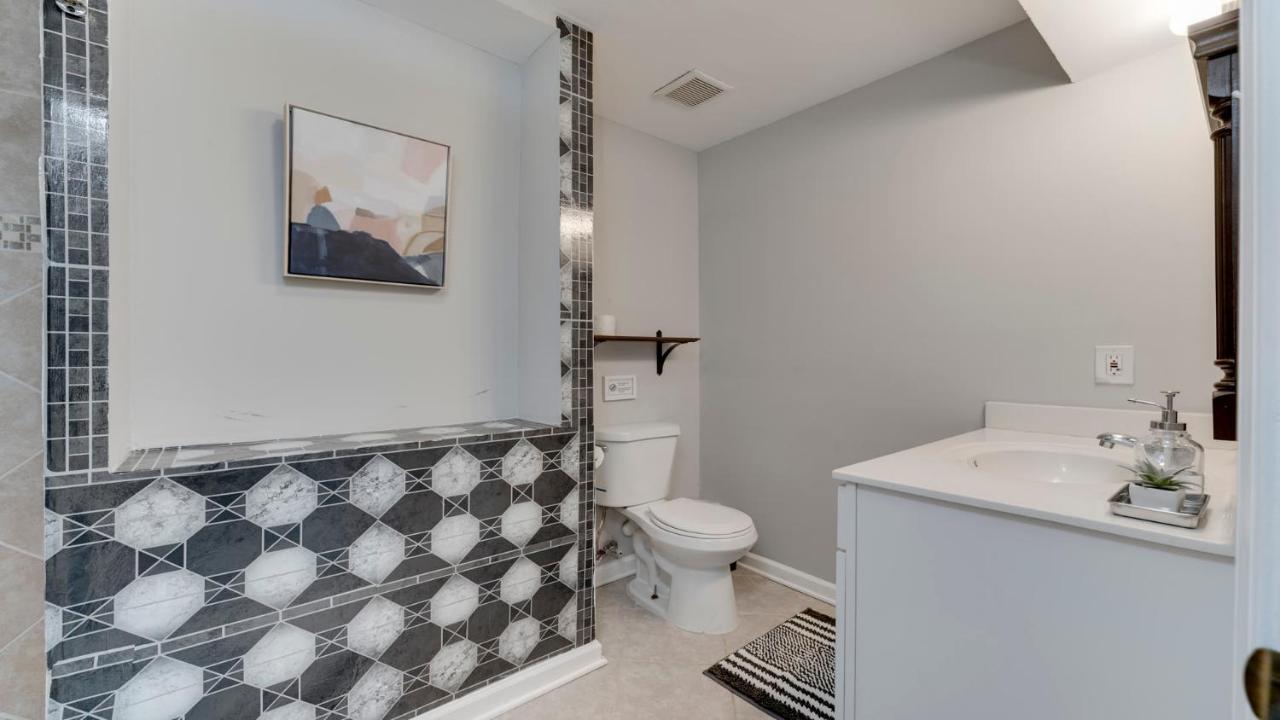 Stylish 3Br 3Ba Colonial House By Cozysuites アレクサンドリア エクステリア 写真