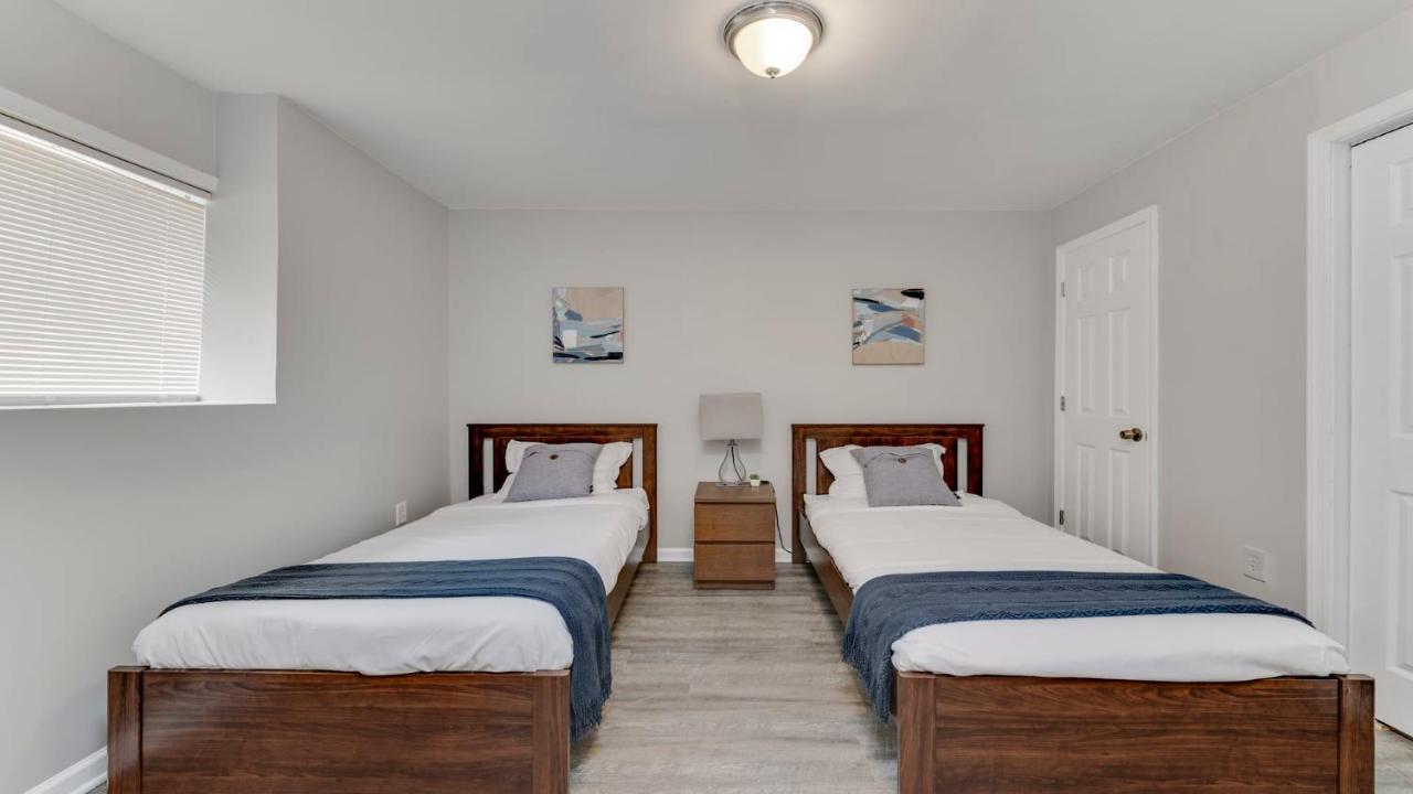 Stylish 3Br 3Ba Colonial House By Cozysuites アレクサンドリア エクステリア 写真