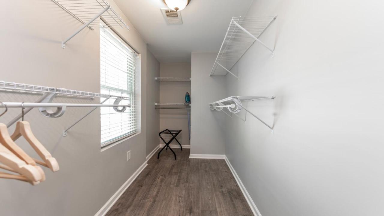 Stylish 3Br 3Ba Colonial House By Cozysuites アレクサンドリア エクステリア 写真